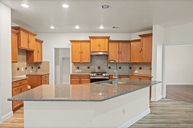 Building Photo - 15623 Harris Canyon Ln