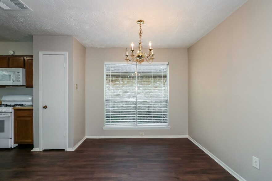 Building Photo - 15826 Beechnut St