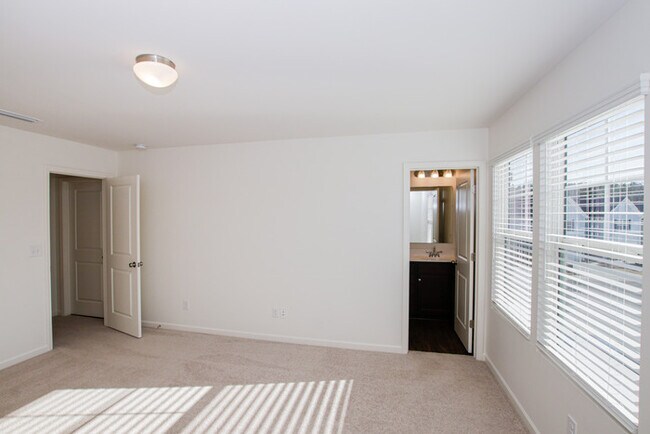 Building Photo - 3BD/2.5 Bath Townhome in Midland Wyntree Community- OCTOBER 2025