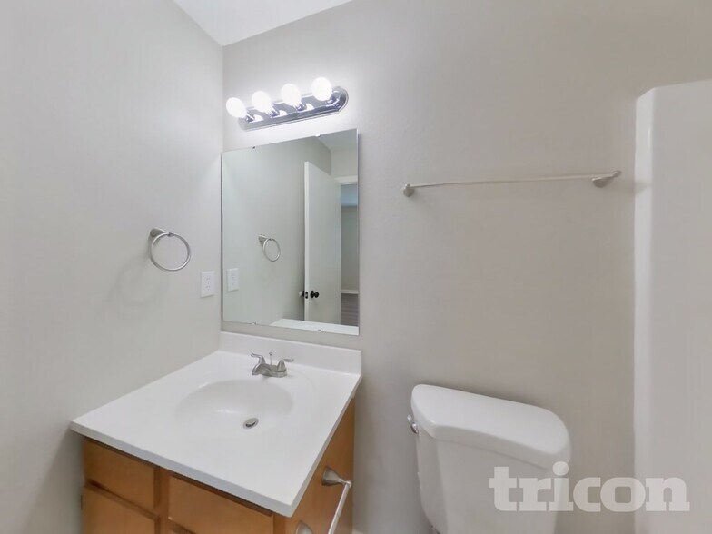 Building Photo - 1619 Prairieview Ln