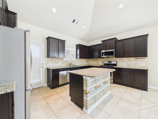 Building Photo - 16424 Pienza Dr