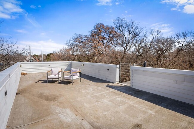 Building Photo - 4712 Reyes St