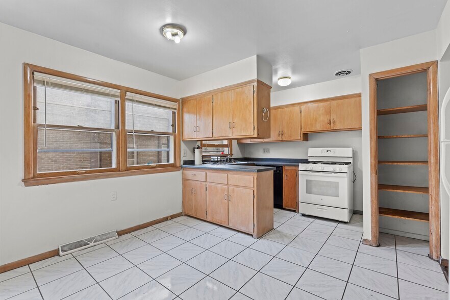 Building Photo - 3216 N Downer Ave