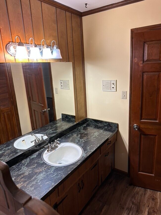 Building Photo - 5120 Candies Creek Ridge Rd