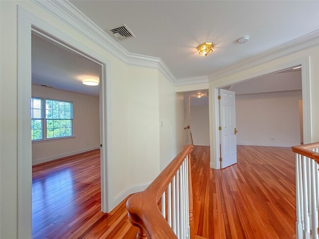Building Photo - 101 Sunflower Cir