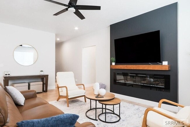 Building Photo - COMPLETELY FURNISHED HOME FOR RENT IN SUGA...