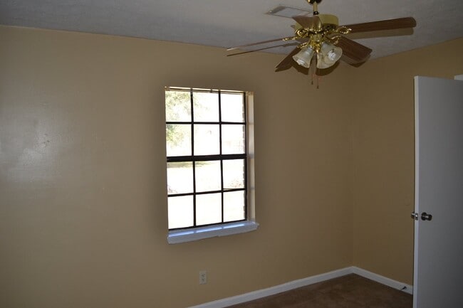 Building Photo - House for Rent
