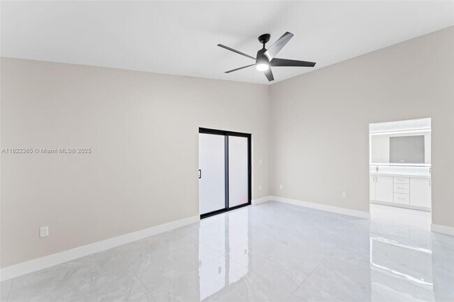 Building Photo - 9940 SW 155th Ave