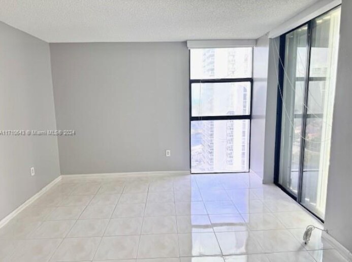 Building Photo - 3731 N Country Club Dr