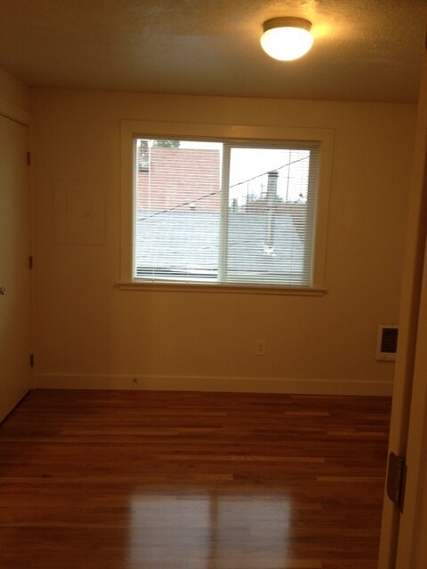 Building Photo - Full Remodeled Custom Fireplace,Hardwoods-...