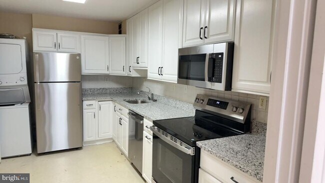 Building Photo - 203 Yoakum Pkwy