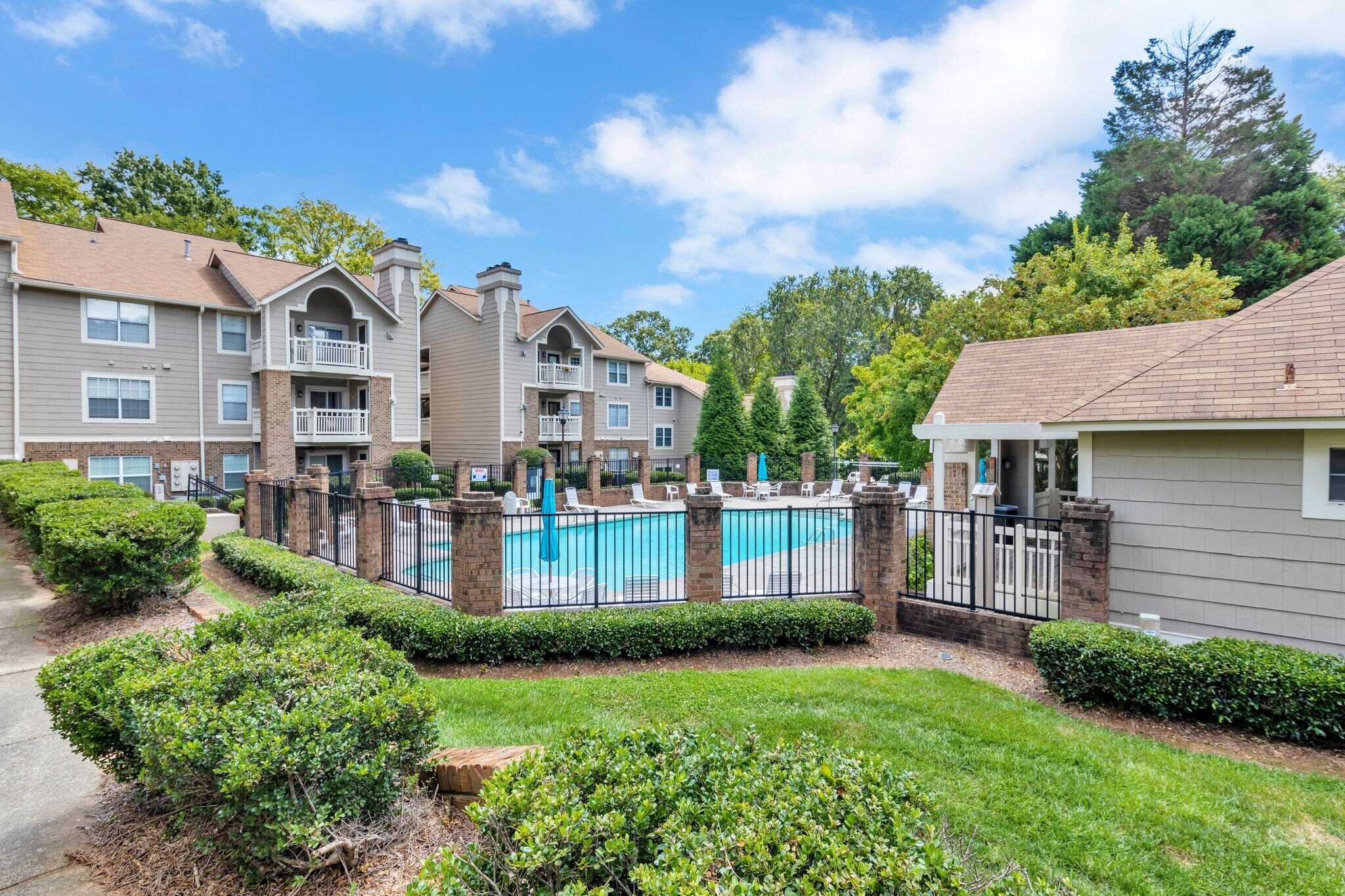 Building Photo - 5009 Sharon Rd