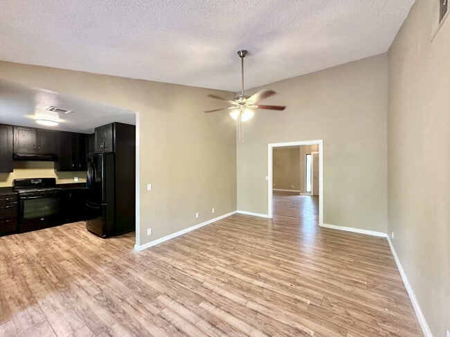 Building Photo - 6672 Peachtree Ln