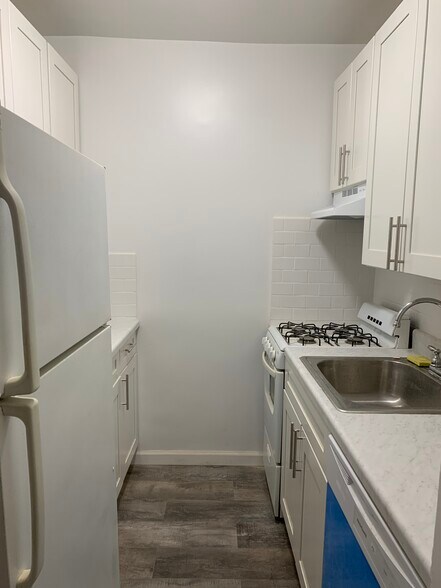 Building Photo - 2665 Homecrest Ave