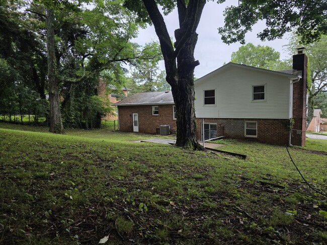 Building Photo - 2809 Brett Rd NW