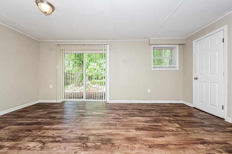 Building Photo - 694 Dixon Rd