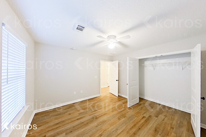 Building Photo - 10 Bungalow Cir