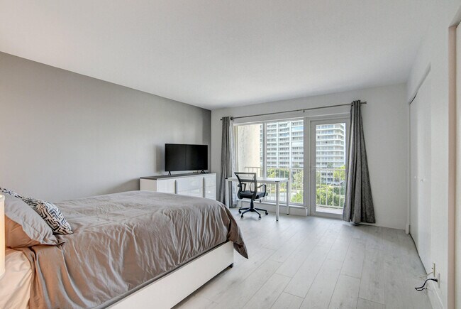 Building Photo - 4301 N Ocean Blvd