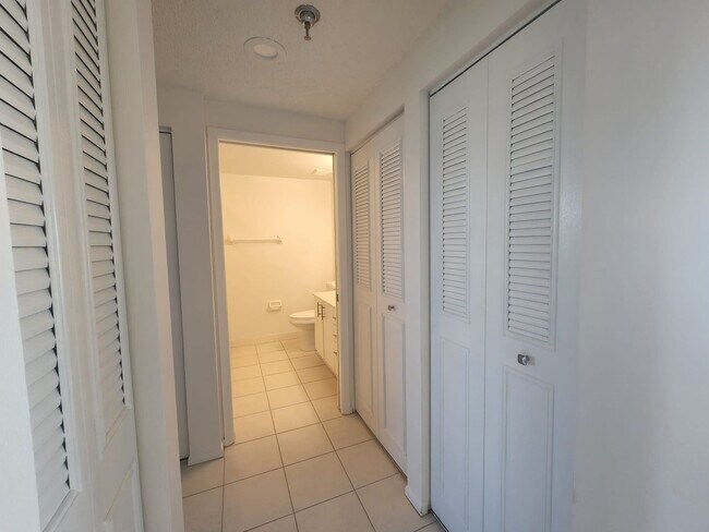 Building Photo - Condo - Coral Pointe At Harbourside with Water Views