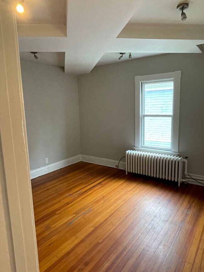 Building Photo - 135/137 Whitney