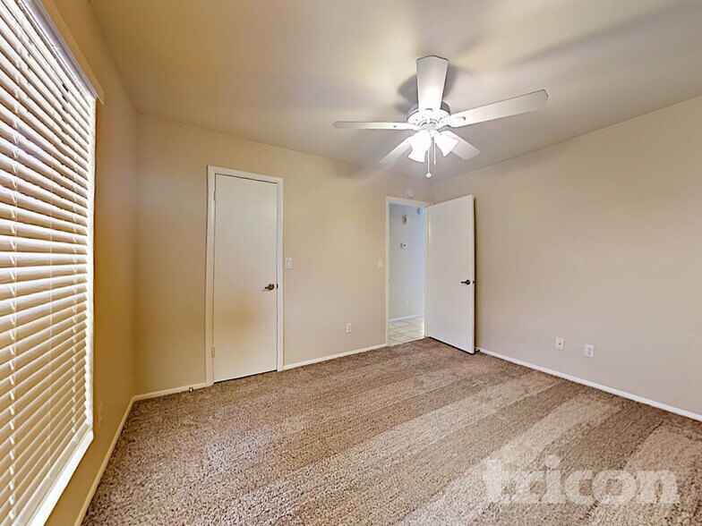Building Photo - 7127 W McRae Way