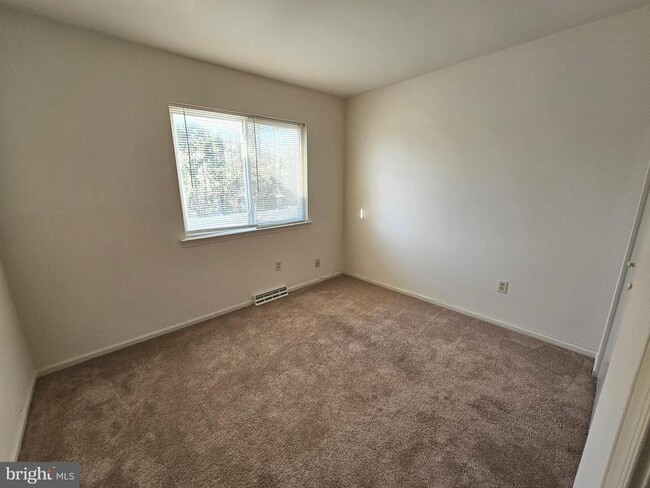 Building Photo - 38 Heatherfield Way