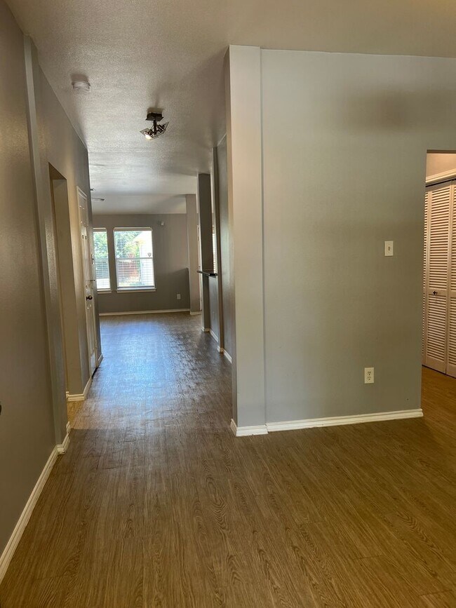 Building Photo - Eagle Springs Home Ready for Immediate Occupancy