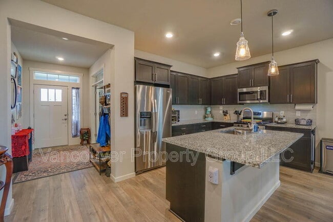 Building Photo - 11812 NE 137th Ave