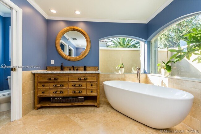 Building Photo - 2726 Meadowood Dr