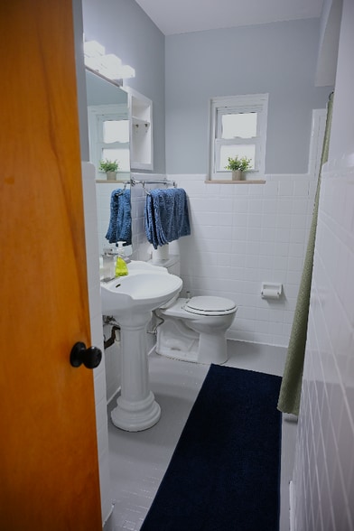 Building Photo - 21 Lake St