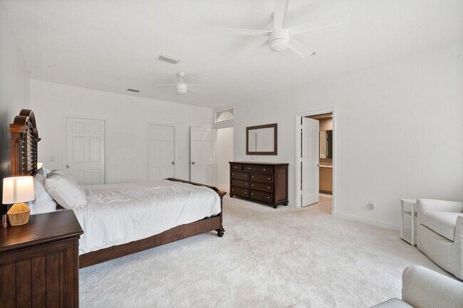 Building Photo - 4381 SW Parkgate Blvd