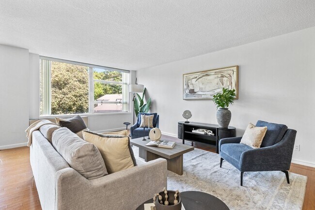 Building Photo - 80 Park St