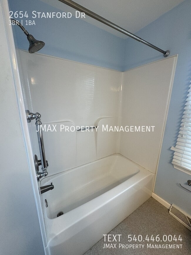 Building Photo - 2654 Stanford Dr