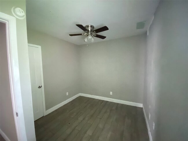 Building Photo - 612 N Avenue B