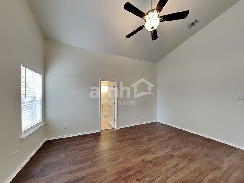 Building Photo - 8321 Brigalow St