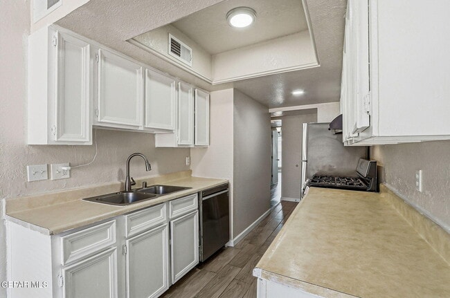 Building Photo - 10604 Springwood Dr
