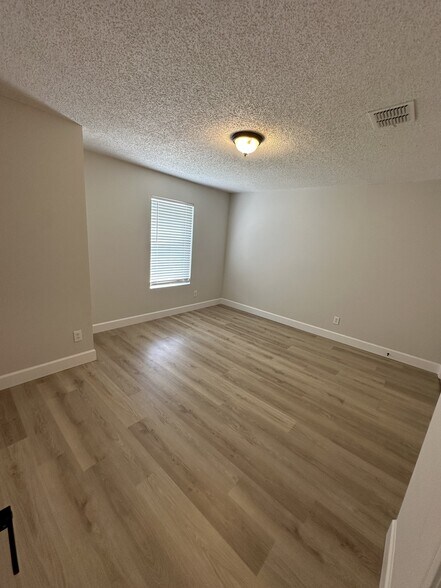 Building Photo - 1536 Melrose Ln