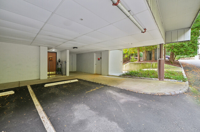 Building Photo - 51 Mount Kemble Ave