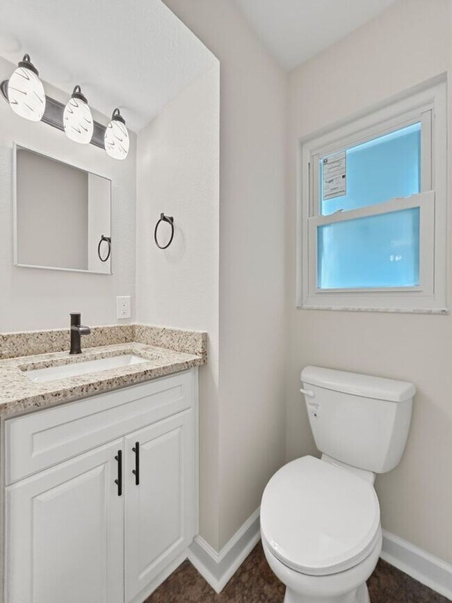 Building Photo - Modern & Bright Living in South Pasadena – Your Coastal Retreat!