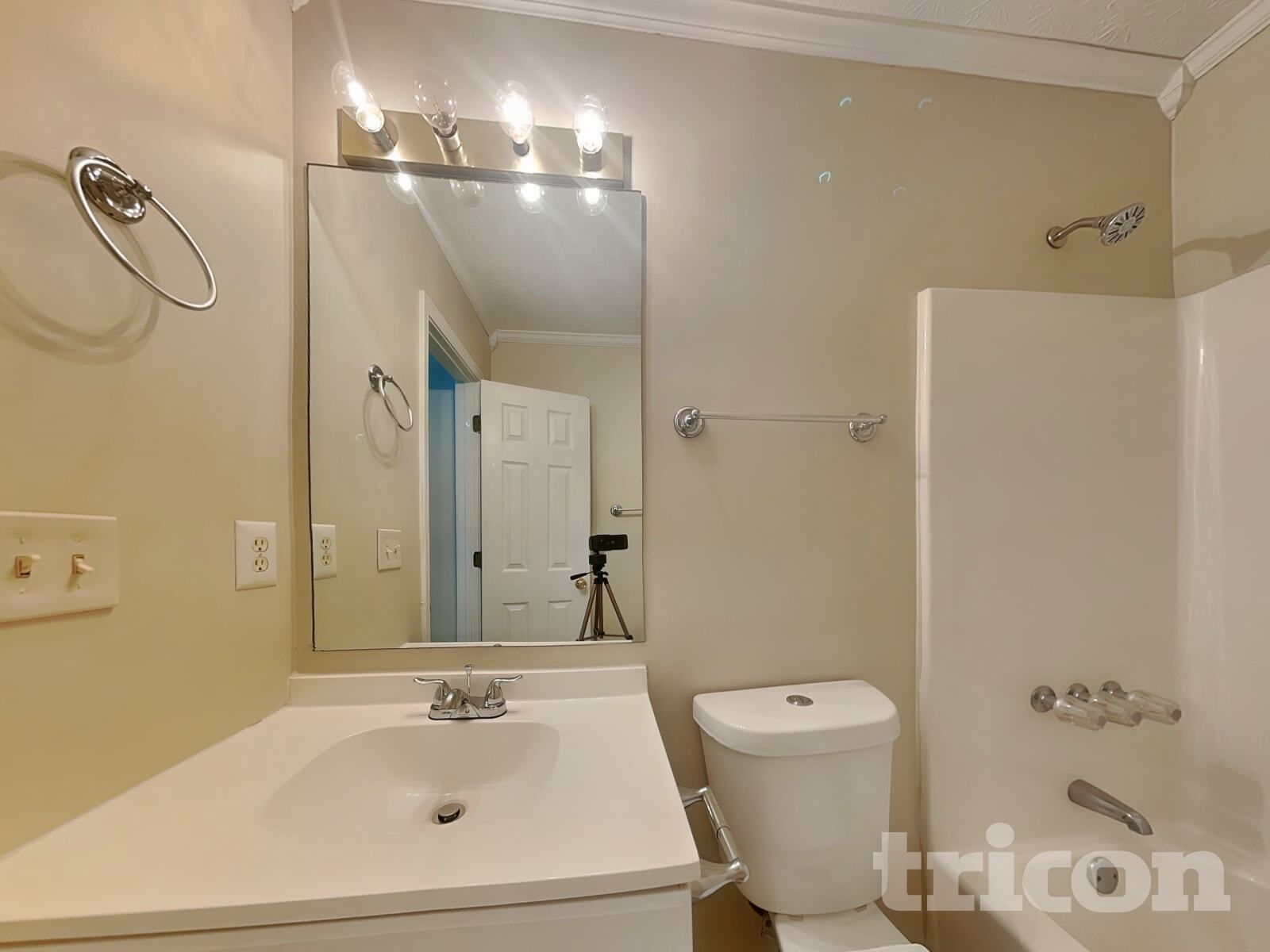 Building Photo - 4408 Lamar Dr