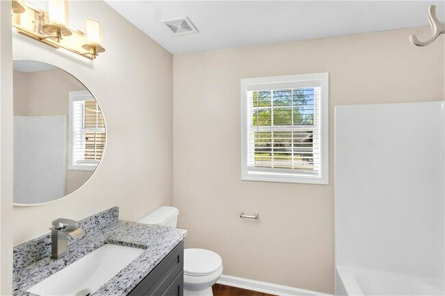 Building Photo - 125 York Ln