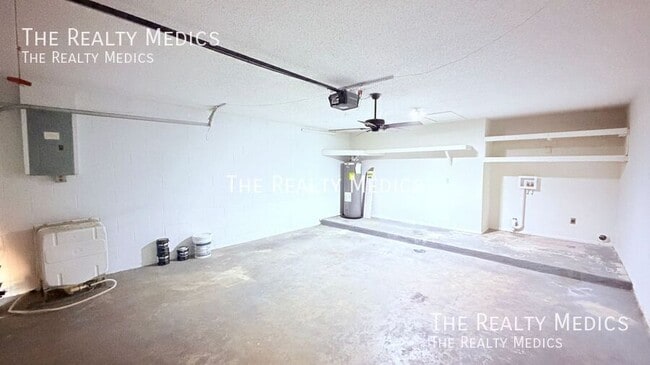Building Photo - 124 Clear Lake Cir