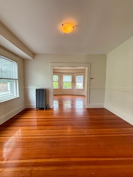 Building Photo - 68 Putnam St