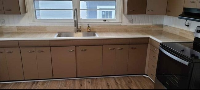 Primary Photo - 925 Calvert St