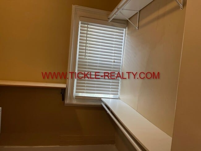Building Photo - 110 Henrietta St