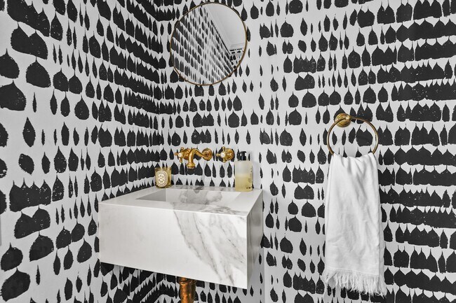 Building Photo - 23255 Mariposa De Oro St