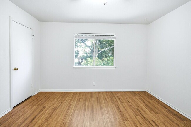 Building Photo - 4 Bedroom home with ZERO carpet close to RAFB