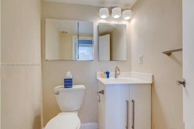 Building Photo - 3000 S Ocean Dr