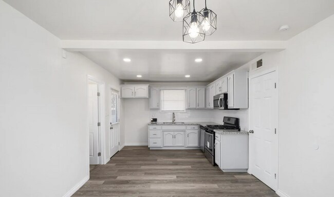 Building Photo - 1009 Chapel Dr