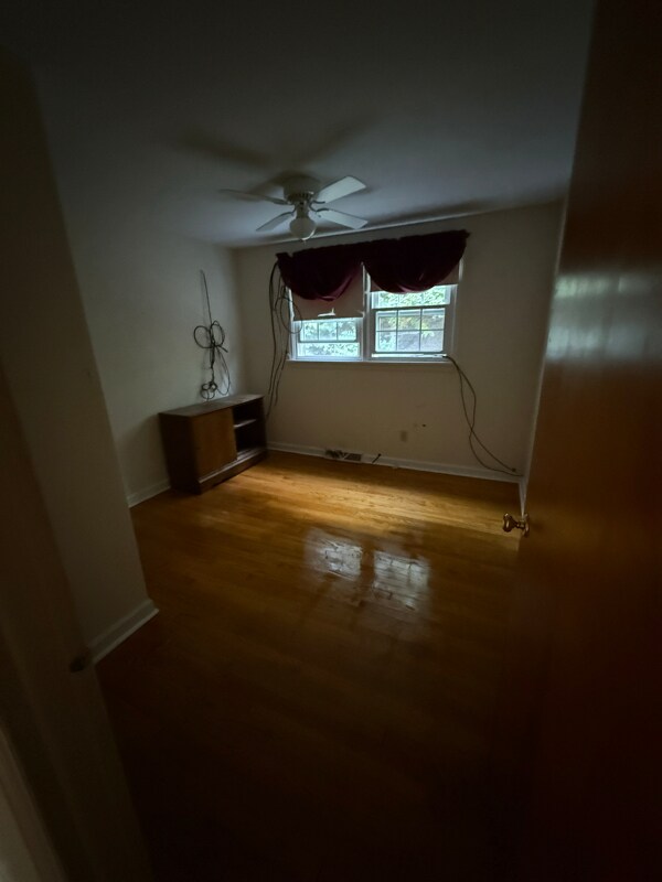 Building Photo - 512 Oakridge Dr